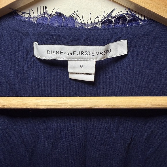 Diane von Furstenberg Navy Lace Wrap Dress – Size 6 - Picture 8 of 8